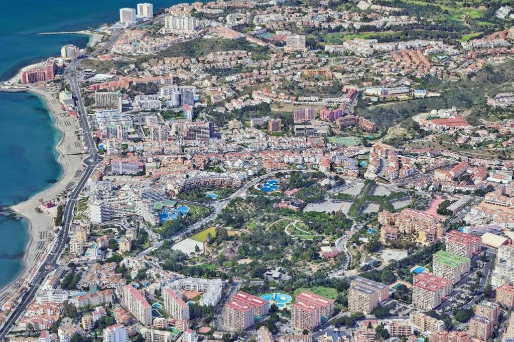 Cozy Central Studio Near The Beach Benalmadena Luaran gambar